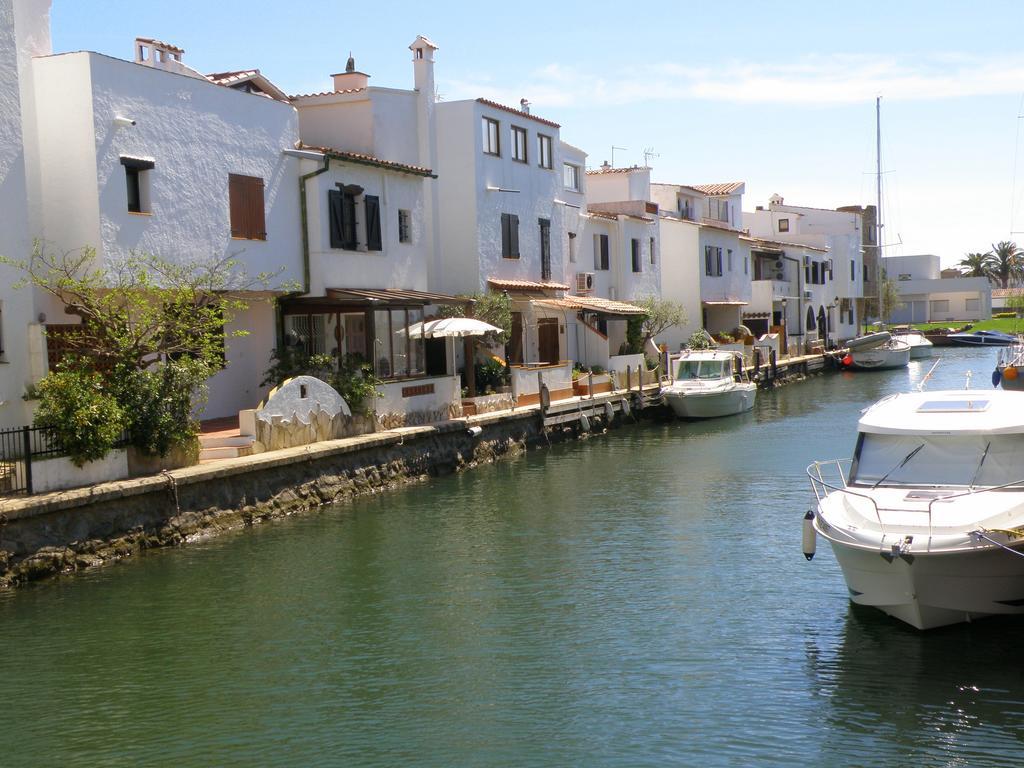 Waterside Apartment - Two Bedroom Empuriabrava Cameră foto